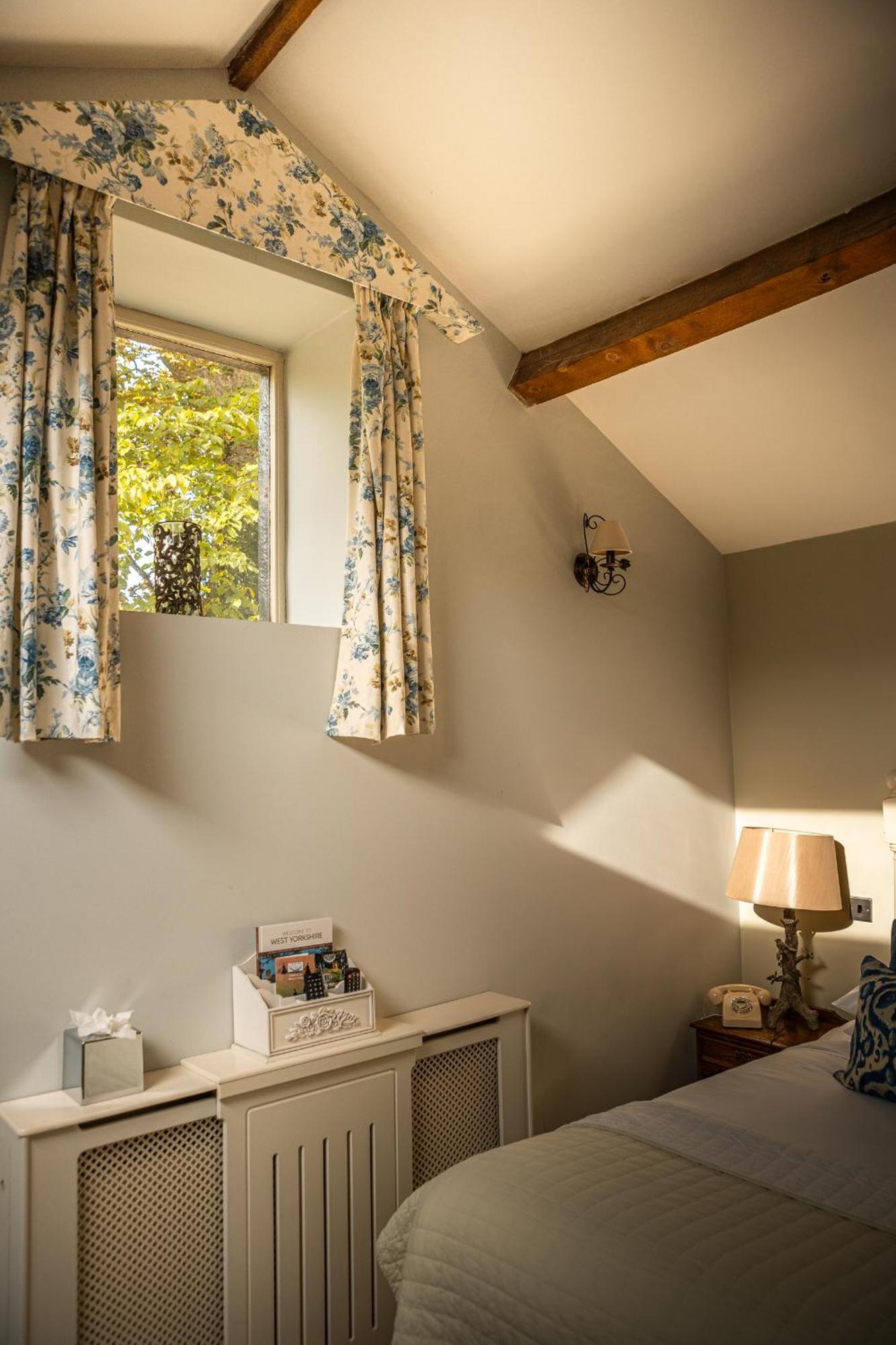Shibden Mill Inn Халифакс Екстериор снимка